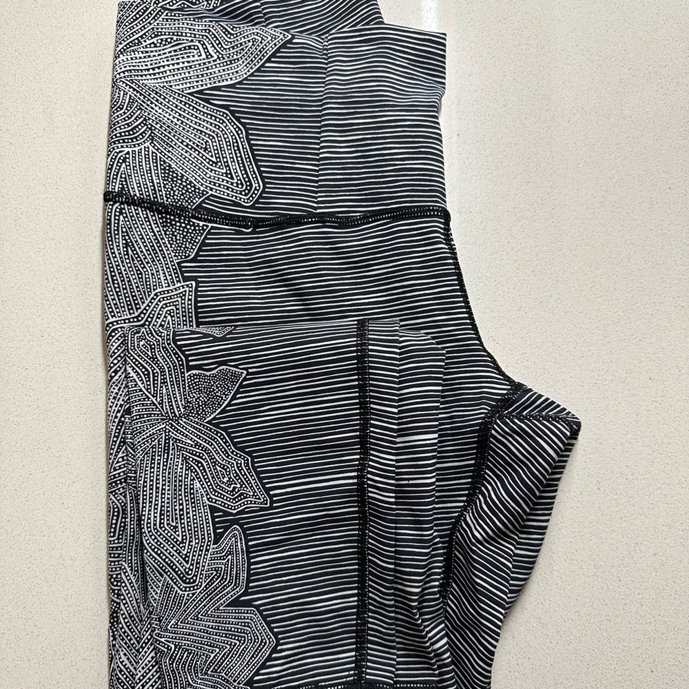 Lululemon Wunder Under High Rise Legging size medium